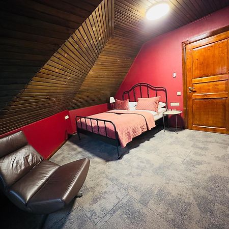 Broken Bed Hootel Kaunas Exterior foto